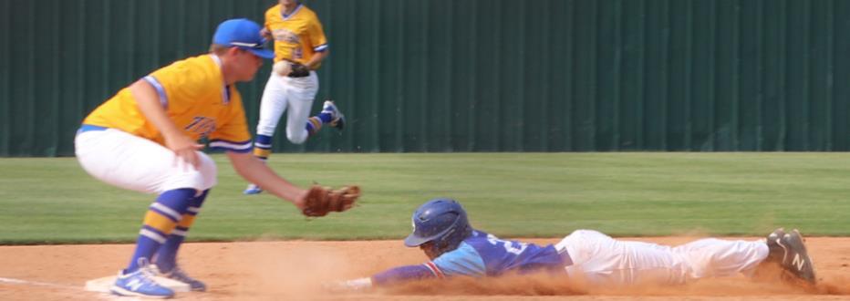 Zserdin steals third
