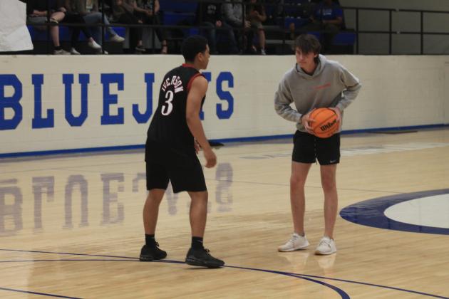 GHS students compete in a 3-on-3 basketball game