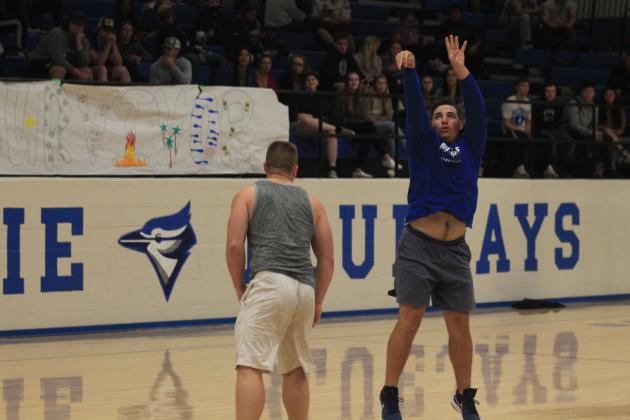 GHS students compete in a 3-on-3 basketball game