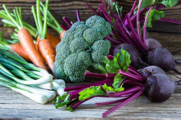 Growing veggies in a fall garden provides healthy food options, saves on the grocery budget and supports a sustainable lifestyle.
