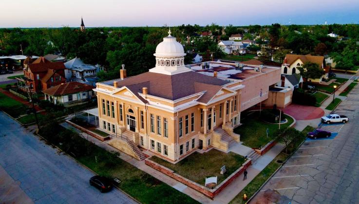 Oklahoma Territorial Museum and Carnegie Library