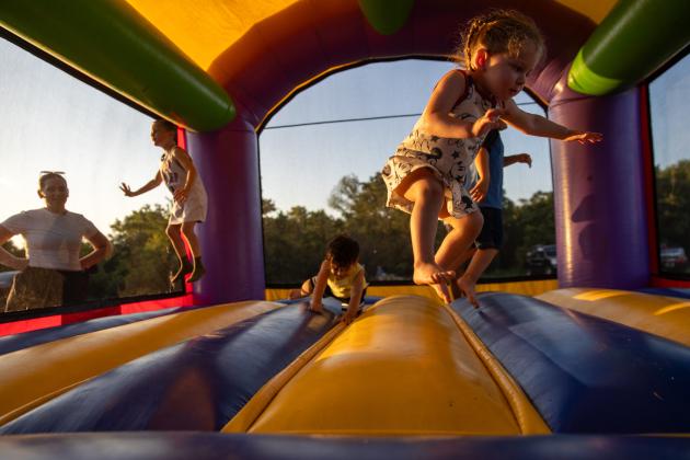 BOUNCE HOUSE