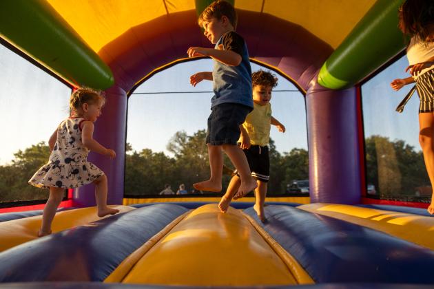 BOUNCE HOUSE