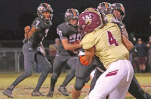 Crescent’s Luke Descher takes handoff from quarterback Kade Varner