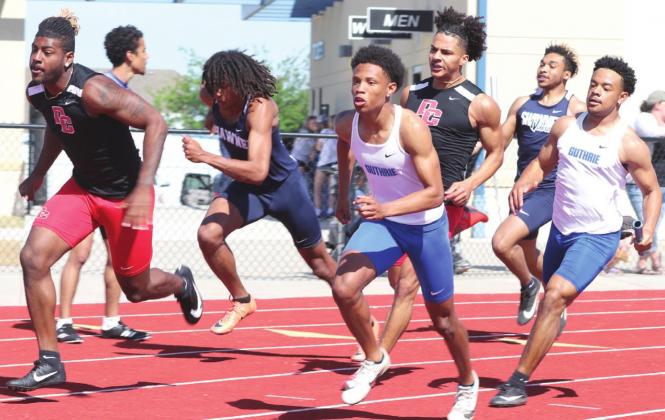 400 meter anchor passes Jaylen chelf the baton.
