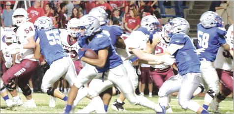 Jaylen Harper behind his offensive line. Photos by Mike Monahan