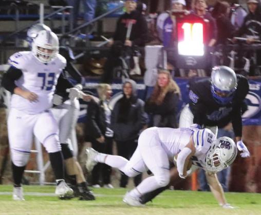 Chris Shaputis gets Noble runner for a loss