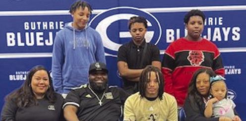Jaylen Harper signs letter of intent.