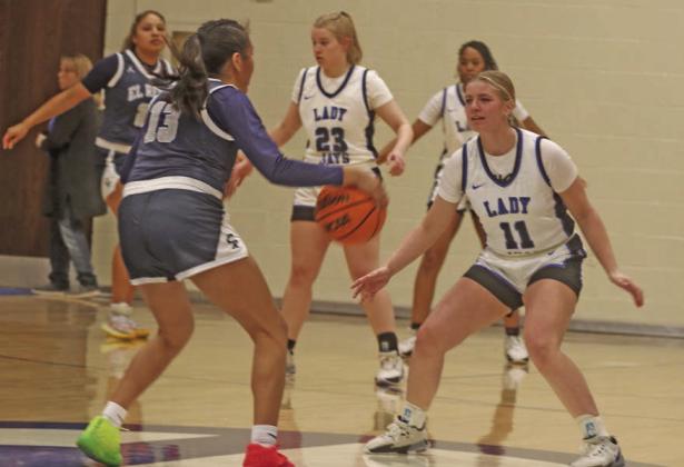 Kinley Duehning plays defense against El Reno.
