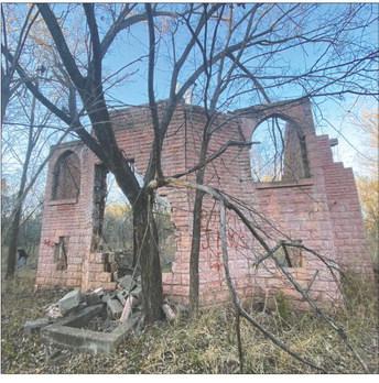 Building ruins on The Elbow