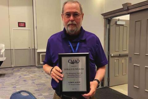 Alsup wins City Management Award for Outstanding Municipal Government Experience at CMAO conference. Picture found on Alsup’s Facebook account