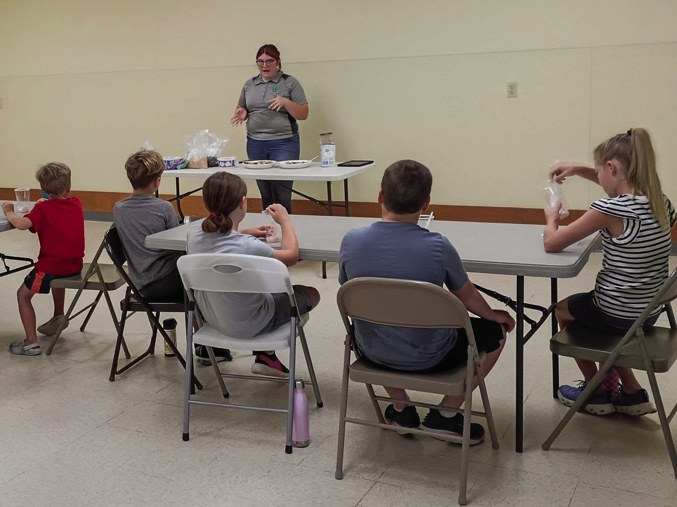 Gabby McLemore taught the 4-H’ers how to make dirt cake representing the different layers of Earth’s crust.