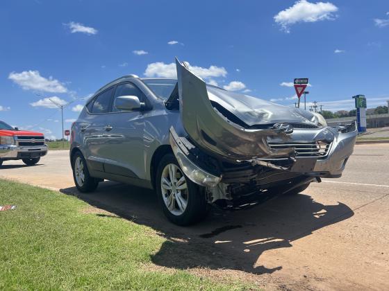 Crash in front of Braum's destroys Tucson