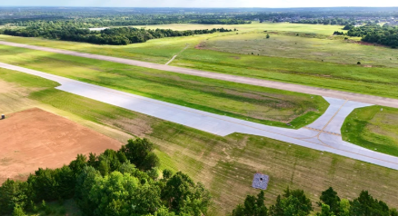 Runway Guthrie-Edmond Regional Airport 