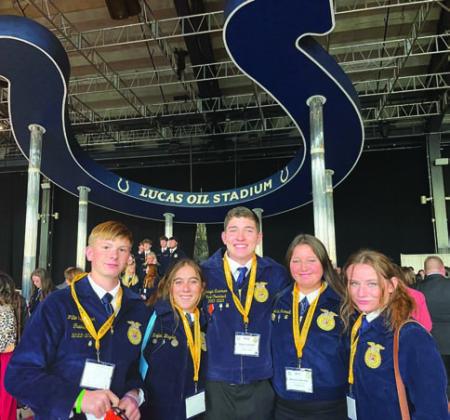 M-O FFA chapter officers visiting the National FFA Center.