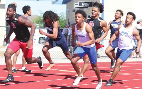 400 meter anchor passes Jaylen chelf the baton.