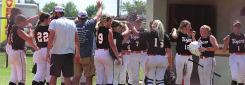 Crescent celebrating their big win over Cashion