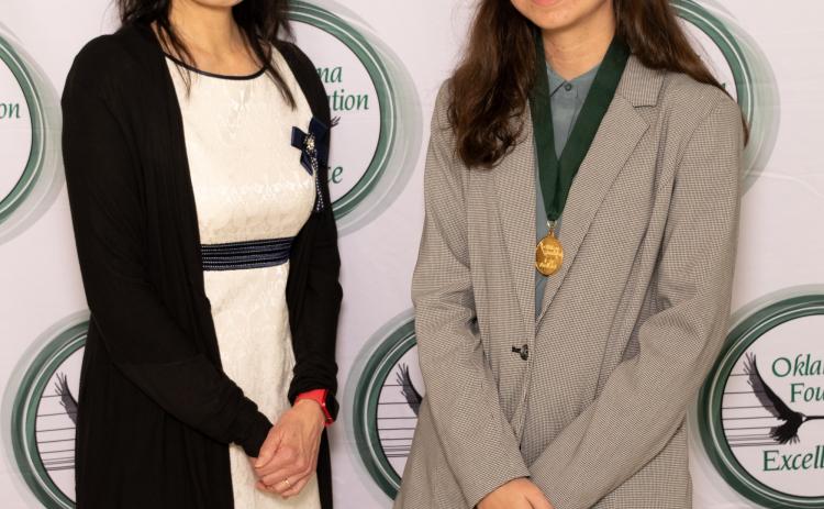 Sheryl WuDunn congratulates Aeryn Shields (Photo by Ervin Photography)