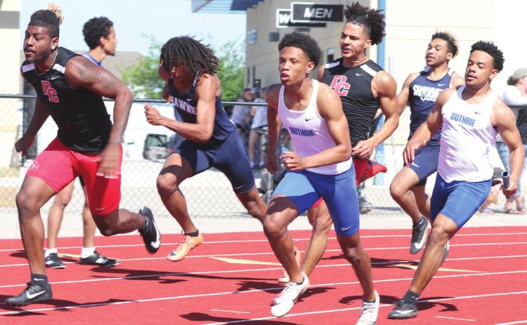 400 meter anchor passes Jaylen chelf the baton.