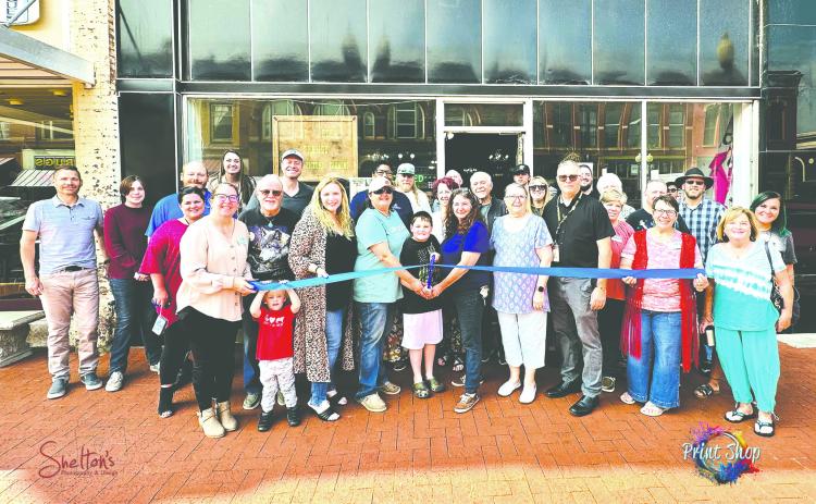 The Guthrie Chamber of Commerce recently held a Ribbon Cutting Ceremony for their investor, I’ve Been Framed. I’ve Been Framed is located at 117 W. Oklahoma Ave in the heart of downtown Guthrie. They have over 10 years of custom framing experience. They also offer a variety of gift items including candles, art, jewelry, and more. Check out their Facebook page or call (405) 926-4623 for more information. Welcome to the Chamber! Photo by Shelton’s Photography &amp; Design
