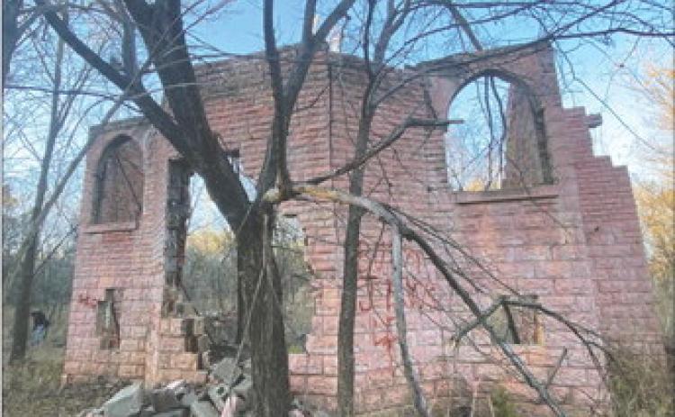 Building ruins on The Elbow